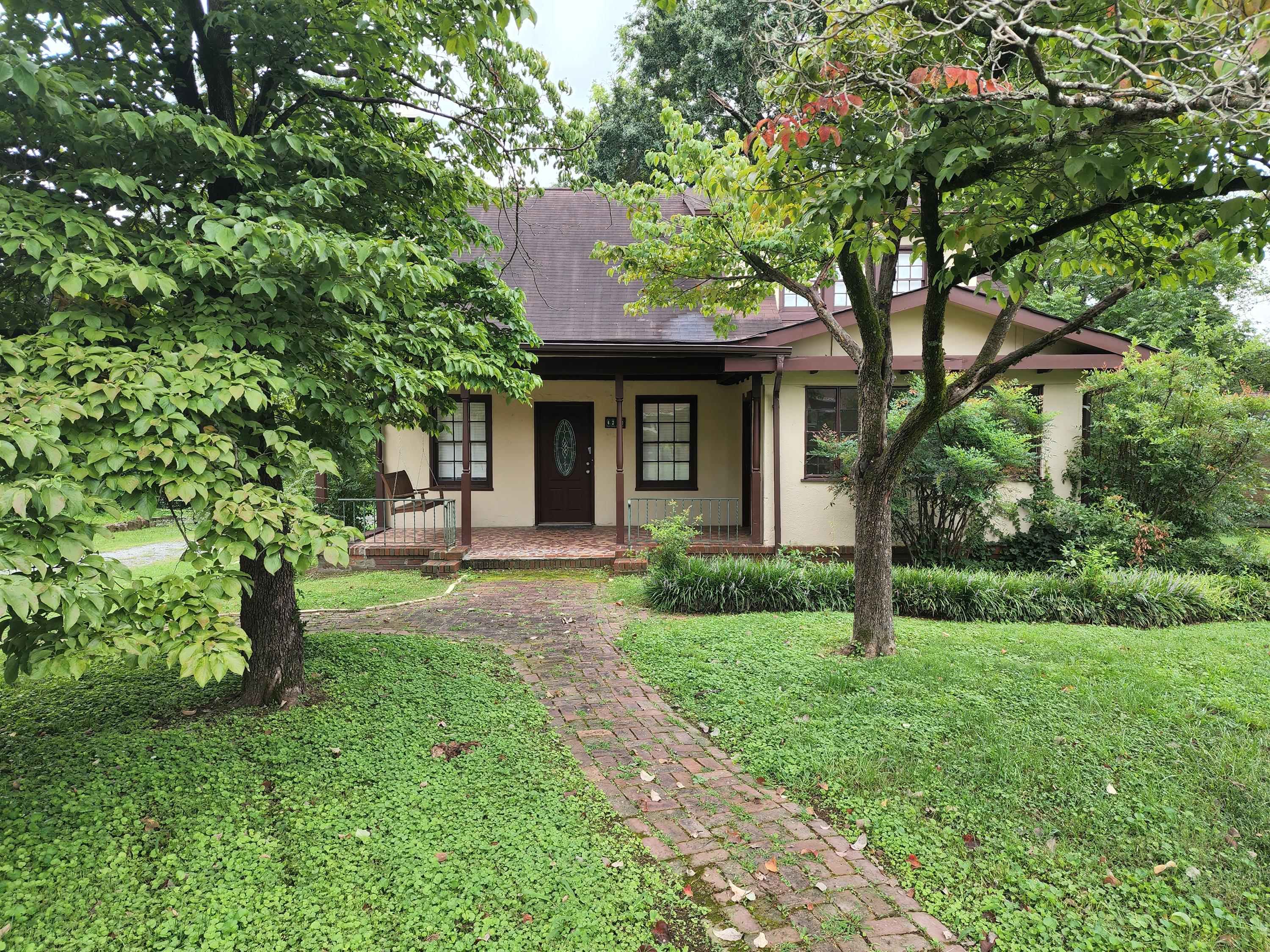 4300 Lonsdale Drive